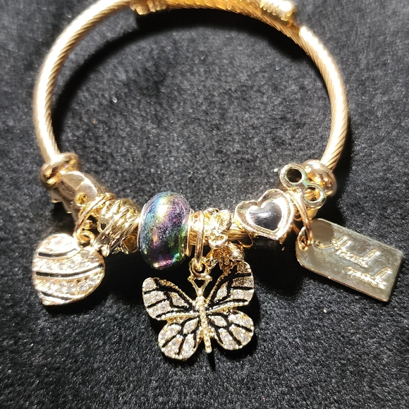 GOLD STAINLESS STEEL TWIST CHARM BRACELET - Picture 7 of 7